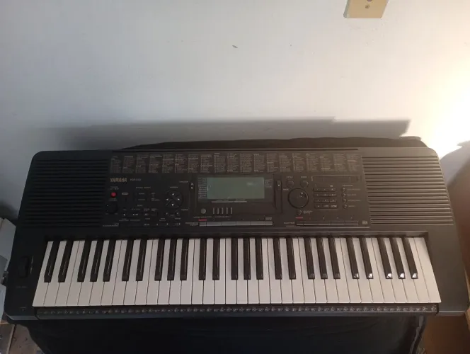 TECLADO YAMAHA PSR - 520