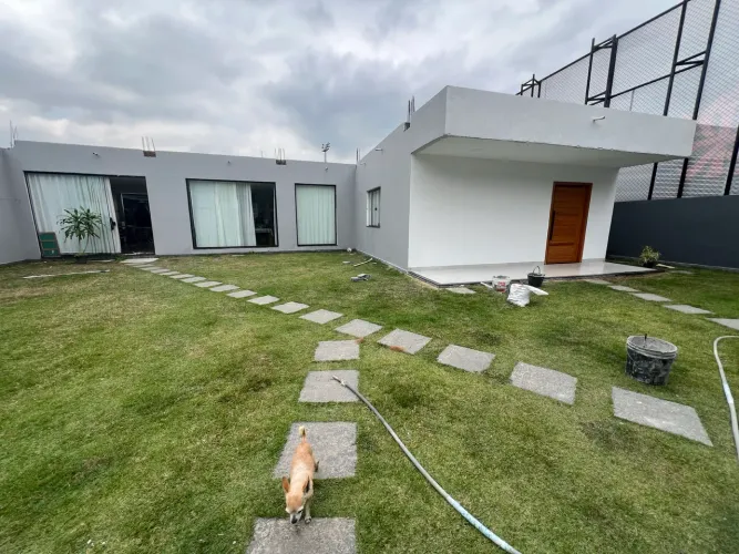 Vendo casa em condomínio fechado em Vargem Grande