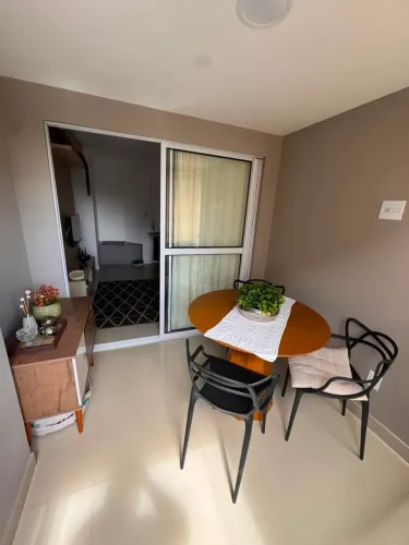 1/4 mobiliado com varanda NOVO!