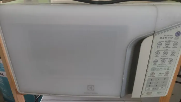 MICROONDA ELETROLUX 30 LITROS