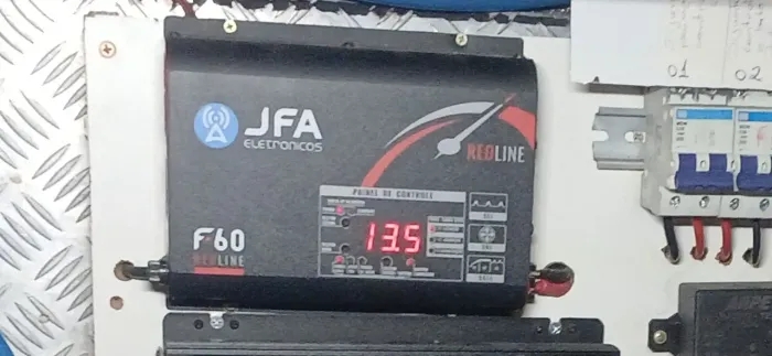 Fonte de energia 60a JFA Red Line barbada oportunidade única desapego barato 