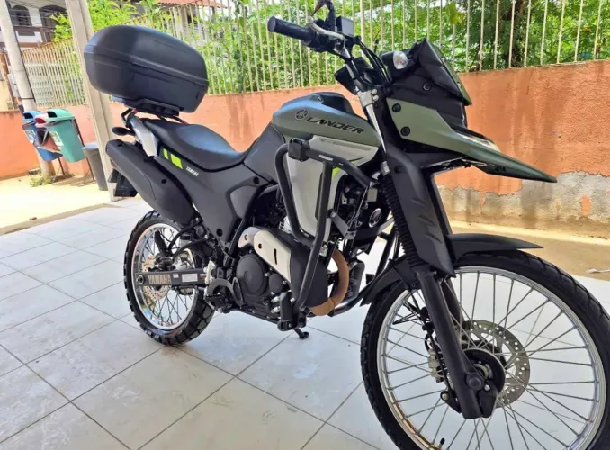 Yamaha Lander 250 Connected 2025 - Verde - Apenas 8.000 km (Impecável!)