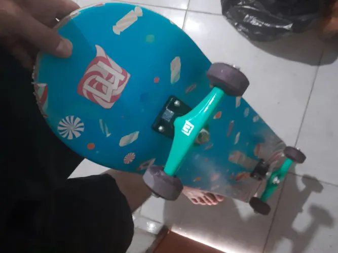 Skate semi-profissonal, usado 3x.