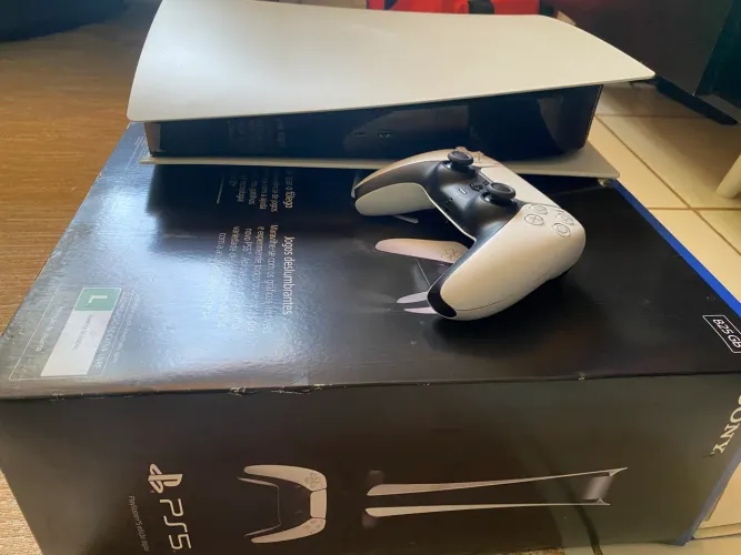 PS5 Digital Edition 825 GB + 1 controle