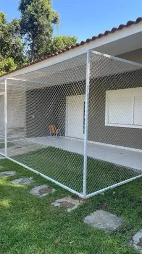 Gatil externo sob medida com estrutura e instalação