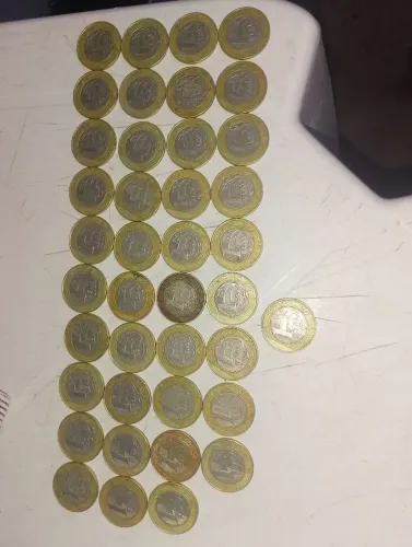 Vendo moedas de 1998 e uma de 1999 alpaca