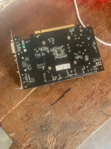 Placa de video gtx 550 ti conector pci danificado?