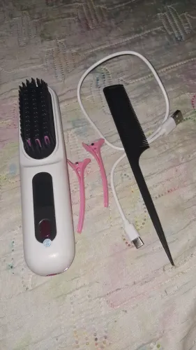 Vendo uma escova de alisar cabelo 