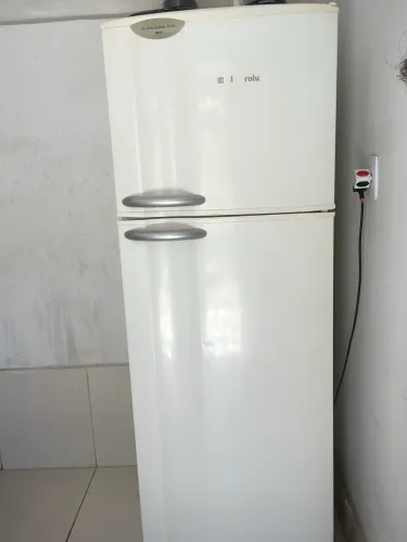 Vendo geladeira duas portas..funcionando perfeitamente