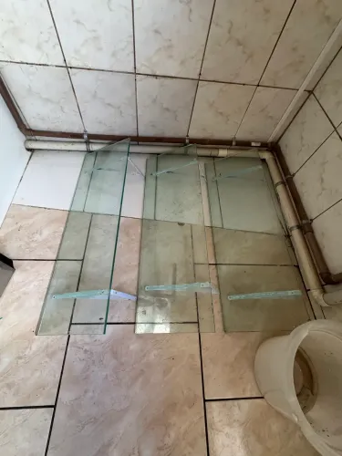Prateleira de vidro com mão francesa 0,85x0,30