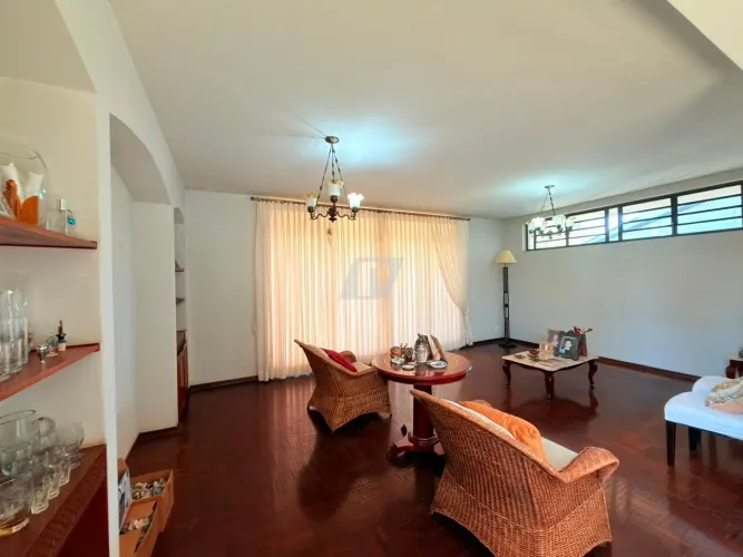 Casa Residencial com vocação para comercial no Jardim Europa