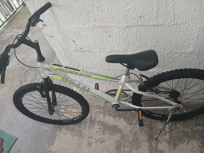 Biclcleta semi nova Aro 24