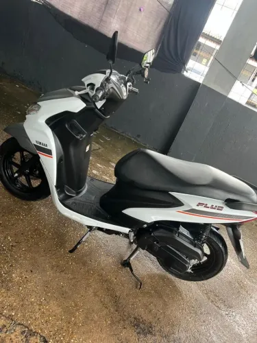 Yamaha Fluo 23/24