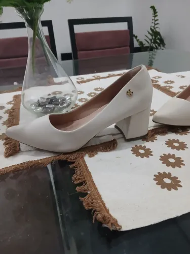 Sapato branco  usado 1 vez 