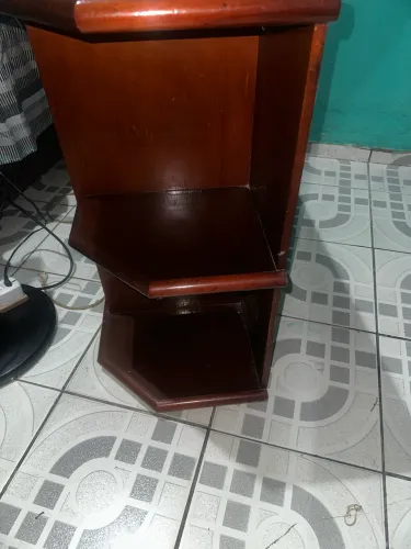 Vendo um rack de madeira cedro