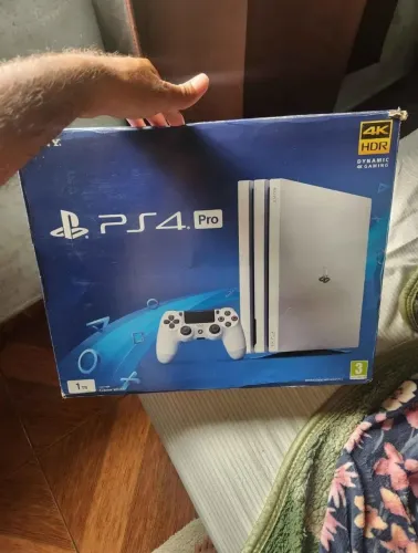 Playstation 4 Pro branco edição limitada