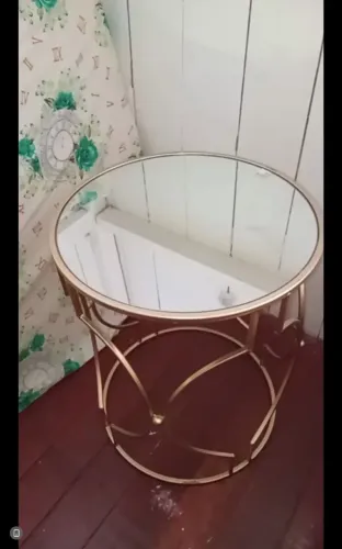 Vendo uma mesa.