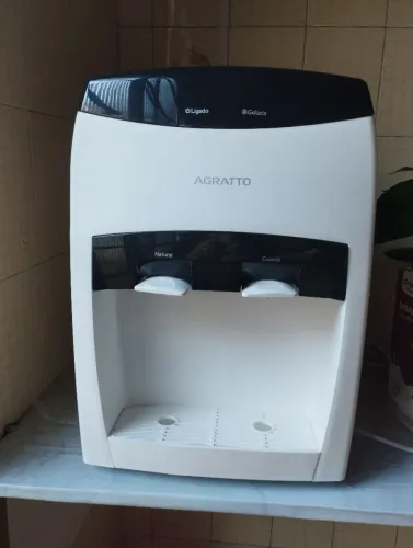 Bebedouro Agrato semi novo, água natural e gelada, 127/220v