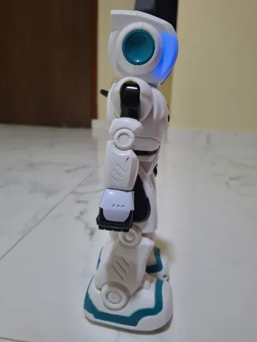 robô de brinquedo
