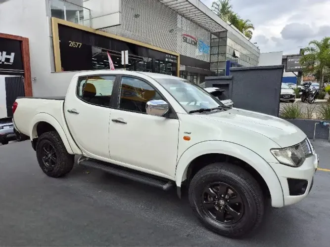 Mitsubishi L200 Triton HPE 3.2 CD TB Int.diesel AUT 2012