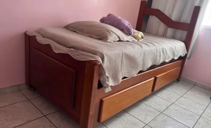 Cama Madeira Maciça Cedro Rosa (solteiro com Colchão)