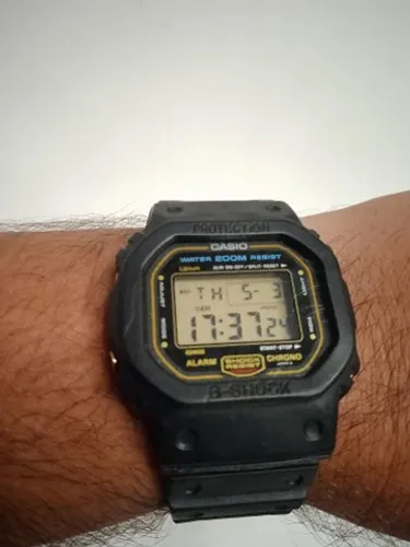 Relógio Casio dw 5600 fundo rosca