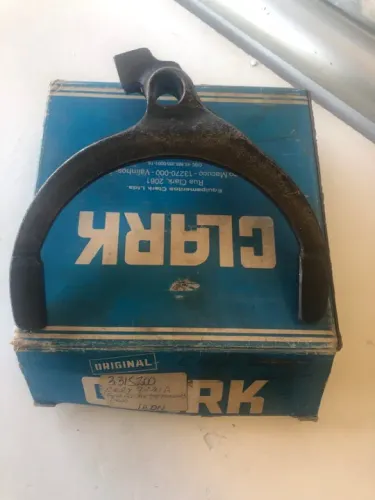 Garfo da 4ª/5ª marcha F1000 F4000 D20 D10 5M 3315200 Original