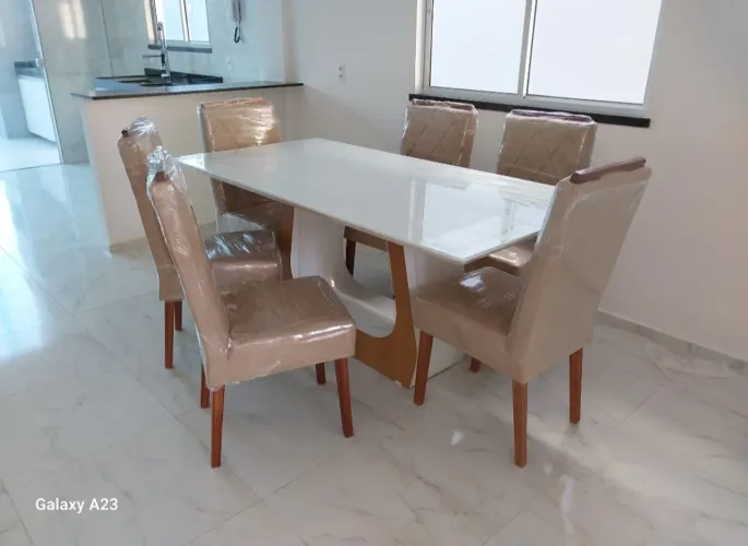 Mesa e Cadeiras Vidro Laqueado  A.L.T.O P.A.D.R.Ã.O (Nova) 1.80x90
