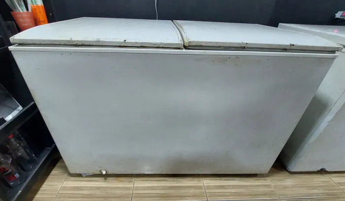 02 Freezer Horizontal Usado em bom estado.
