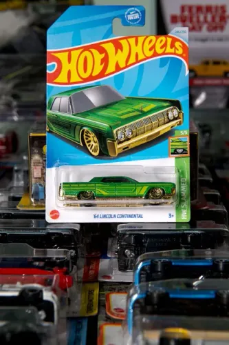 Hot Wheels '64 Lincoln Continental x Dollar General