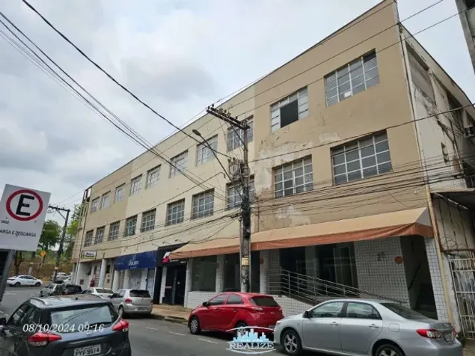 Cod. 4368 - Aluga prédio com 18 quitinetes bairro Iguaçu