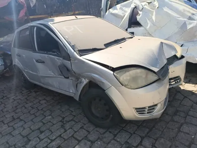 Temos peças para essa sucata! Ford Fiesta Edge 1.0 2004