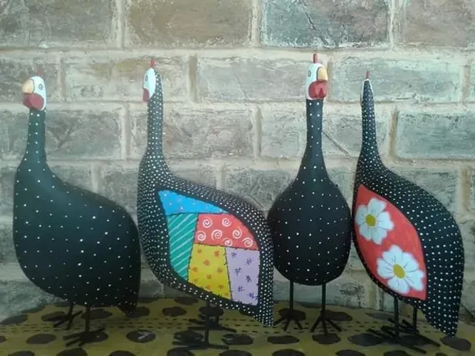 Artesanato mineiro galinhas madeira