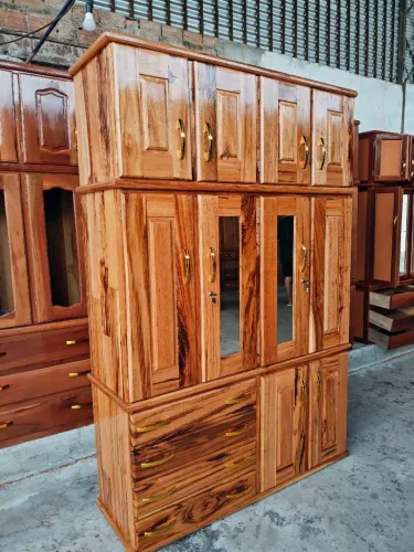 Guarda roupa de casal 4 portas novo todo em madeira