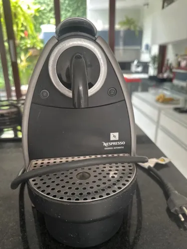 Cafeteira Nespresso Essenza Automatic