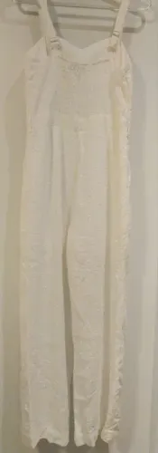 Macacão Branco com bordado