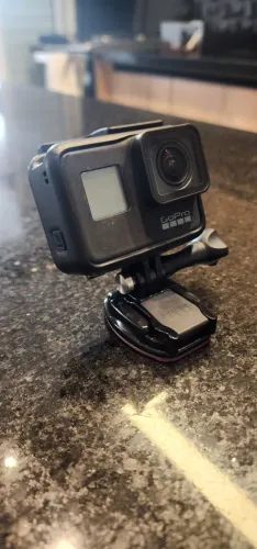 GoPro Hero 7 Black e acessórios (EM PERFEITO ESTADO - USADOS POUQUISSIMAS VEZES)
