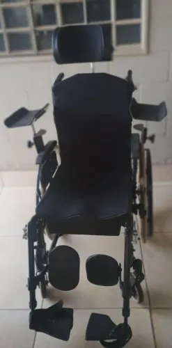 Cadeira de rodas adaptada e reclinável ORTROBRÁS 