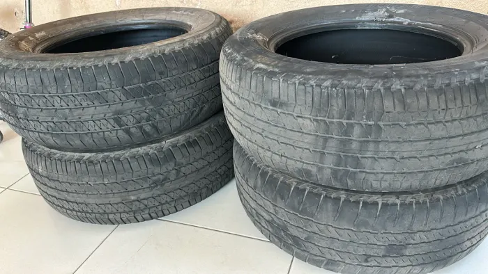Vendo 4 Pneus Semi Novos - Bridgestone 265/60 R18 