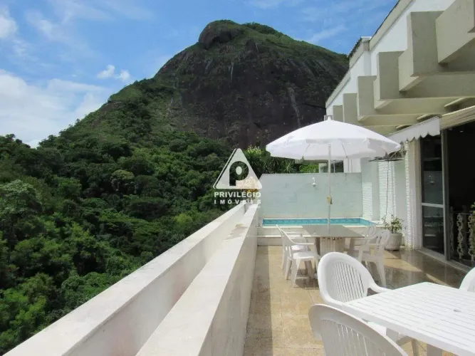 Cobertura, 3 quartos, suítes, closet, piscina, 209 mts, 2 vagas de garagem, vista para o v