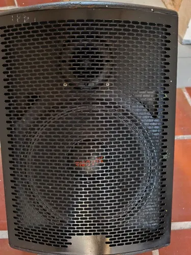 Retorno de palco falante 12". 120 watts RMS Novik. Passiva. Perfeito funcionamento..