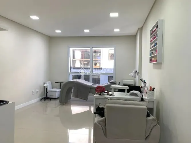 Sala Comercial à Venda no Itacorubi - 27,47m², 1 Vaga e Infraestrutura Completa