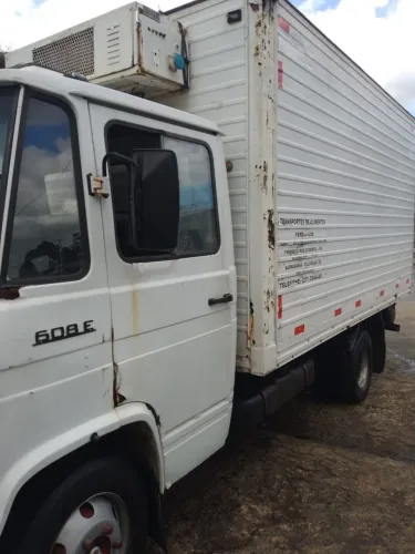 Vendo Mercedes 608/D 1983/Baú gelado trabalhando *