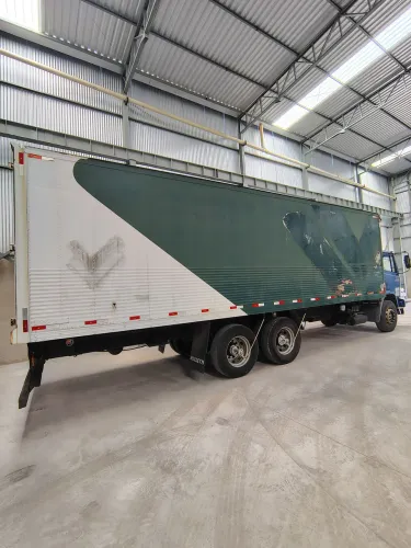 Baú Rosseti 9 x 2,50  metros 