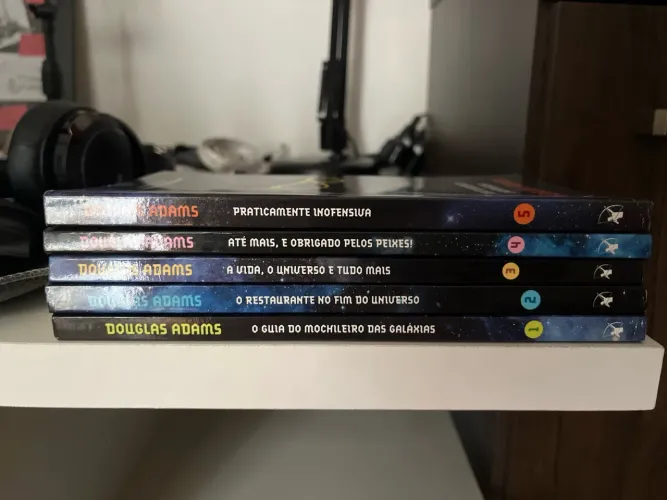 Coleção Completa - Guia do Mochileiro das Galáxias - Douglas Adams