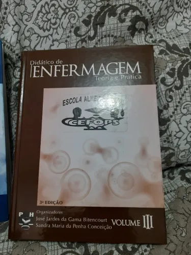 3 Livros didáticos de Enfermagem