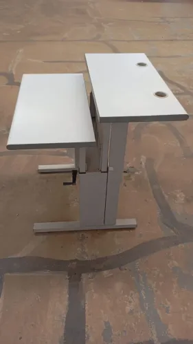 Mesa Ergonômica com Regulagem de Altura e Tampos 