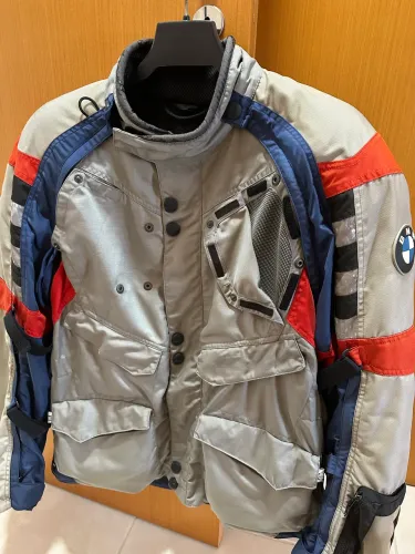 Traje BMW rallie 3