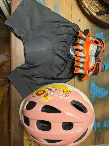 Bermuda Ciclismo + Luvas e Capacete Infantil