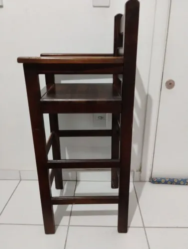 Cadeira de jantar para criança.